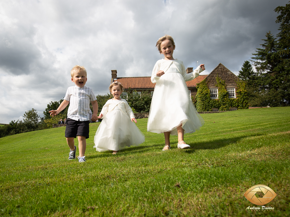 laskill country house wedding photographers photo in the grounds